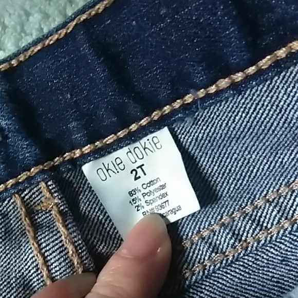❗️(removing soon send offers) Jeans 2t - Picture 4 of 6